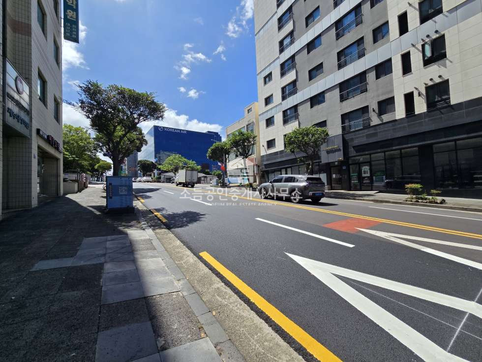 제주 제주시 이도일동 B이도일동.칼호텔사거리 대도로변 사무실 및 피부관리 특화자리 기본인테리어 완비 연세 매물번호 11220 사진 3